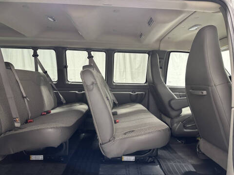 2025 Chevrolet Express LT 3500