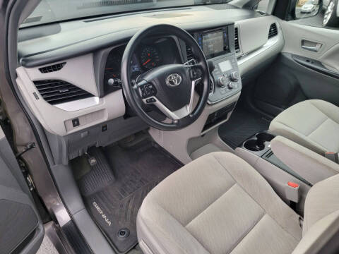 2017 Toyota Sienna LE 7-Passenger