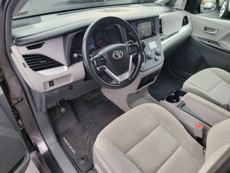 2017 Toyota Sienna LE 7-Passenger