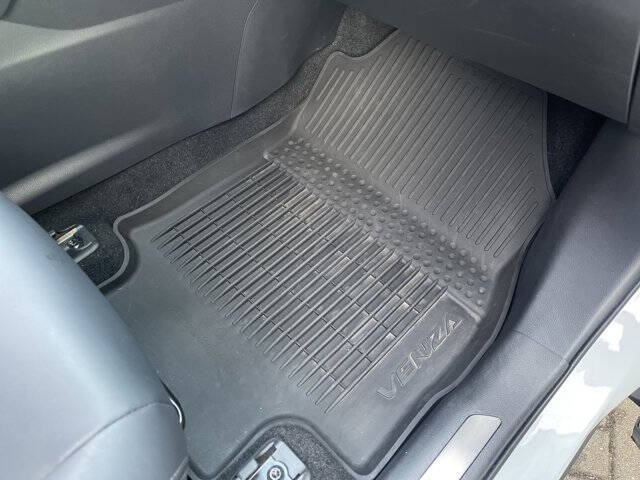 2023 Toyota Venza LE