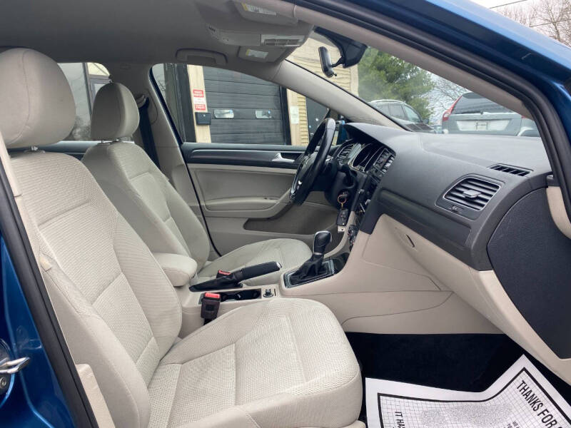 2018 Volkswagen Golf TSI S