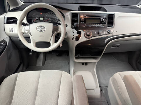 2011 Toyota Sienna Base 7-Passenger