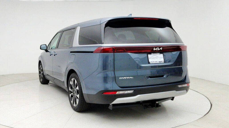 2024 Kia Carnival EX