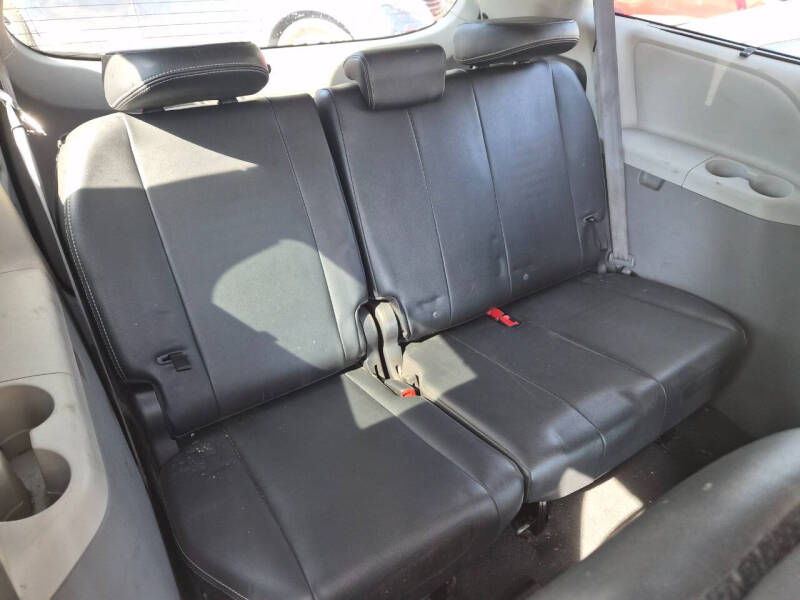2011 Toyota Sienna SE 8-Passenger
