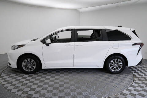 2024 Toyota Sienna LE 8-Passenger