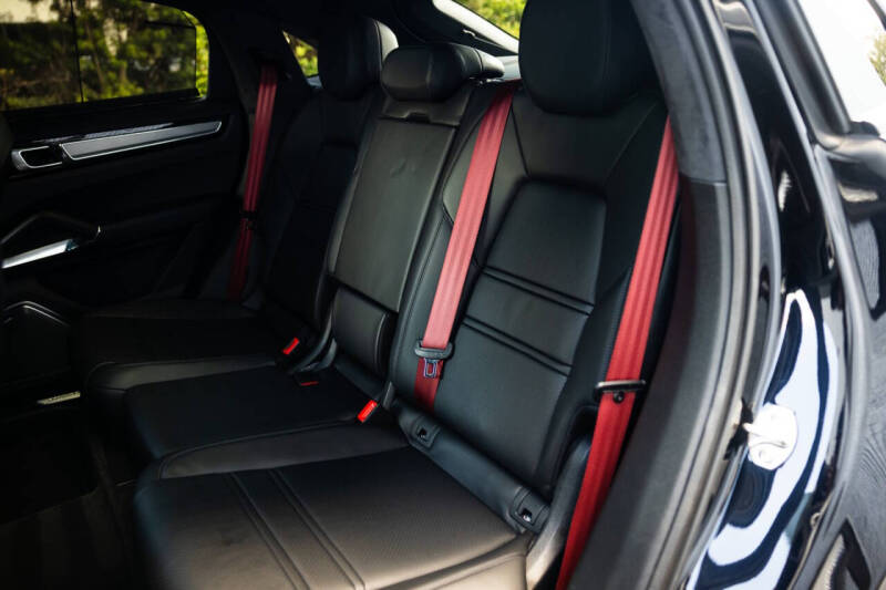 2022 Porsche Cayenne Turbo S E-Hybrid Coupe