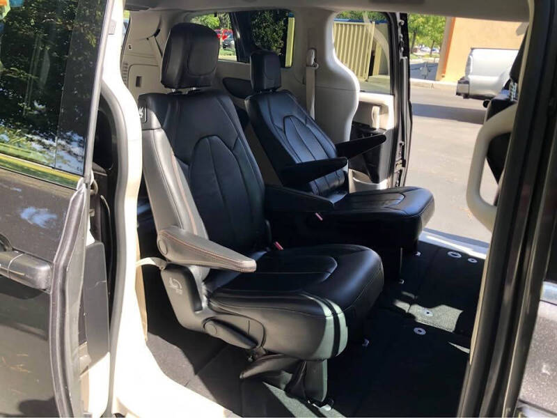 2017 Chrysler Pacifica Touring-L