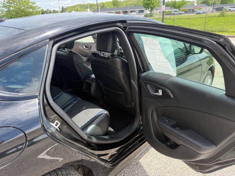 2015 Chrysler 200 S