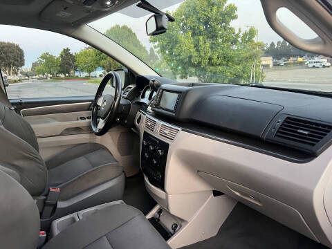 2009 Volkswagen Routan SE