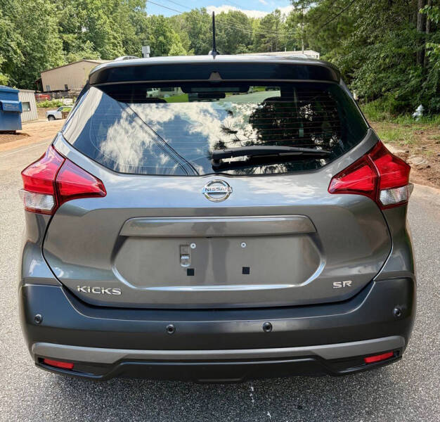 2020 Nissan Kicks SR