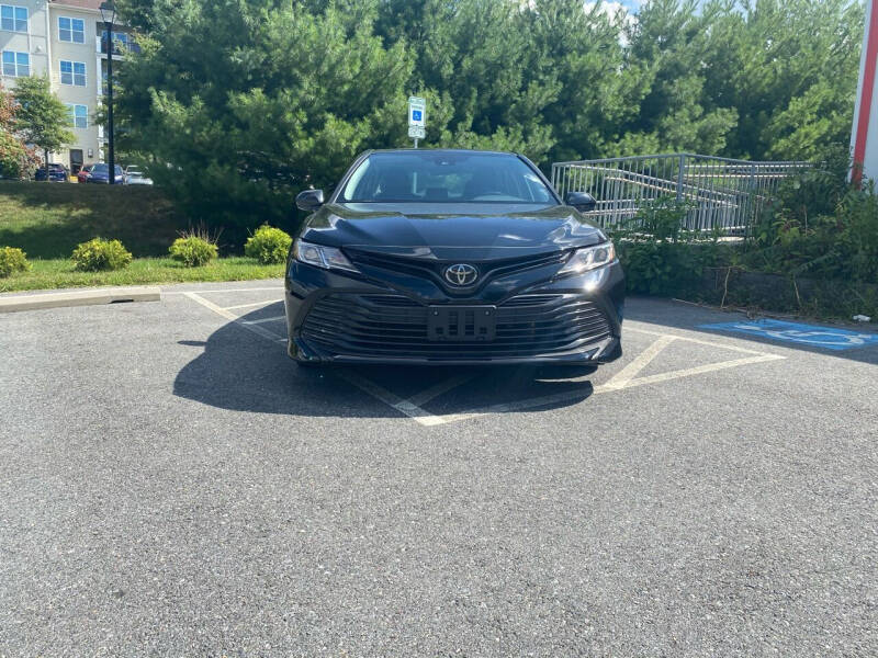 2020 Toyota Camry SE photo 3