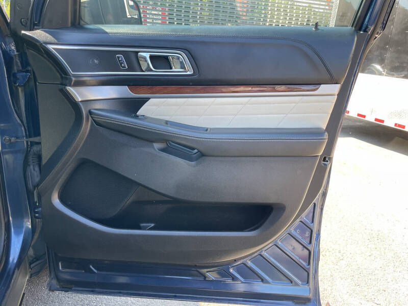 2017 Ford Explorer Platinum