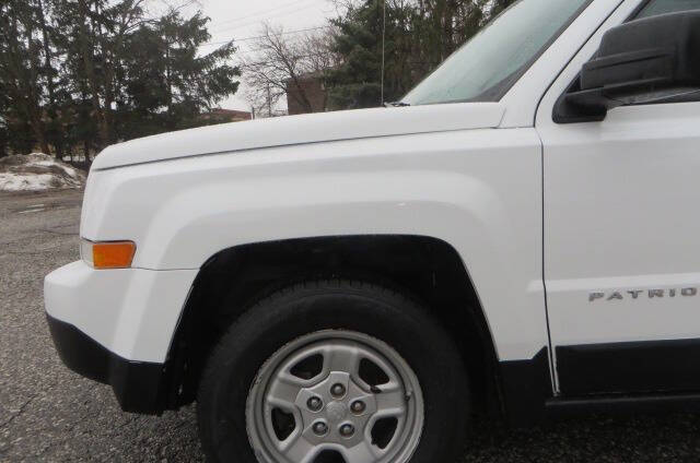 2011 Jeep Patriot null photo 32