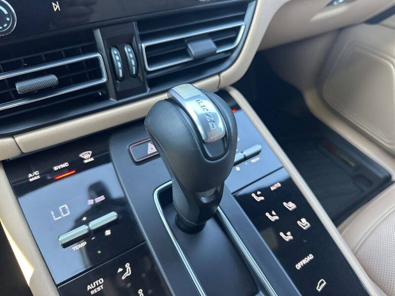 2023 Porsche Macan T