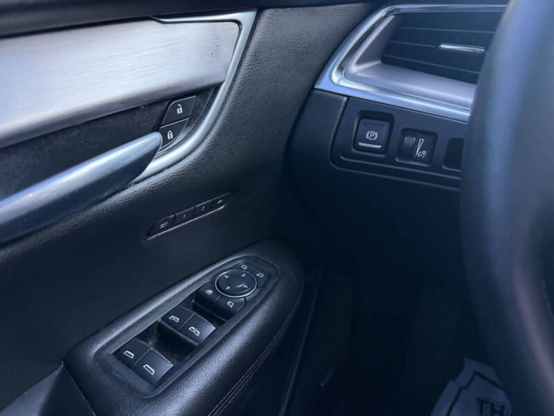 2017 Cadillac XT5 Luxury