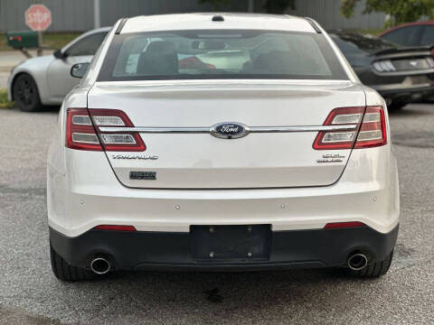 2017 Ford Taurus SEL