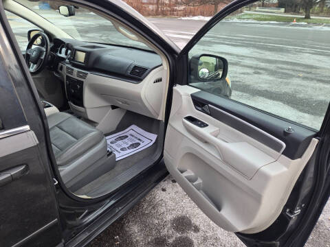 2011 Volkswagen Routan SEL