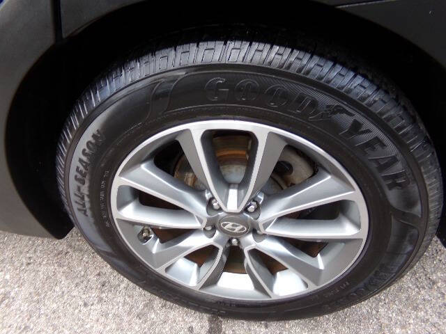 2017 Hyundai Santa Fe SE