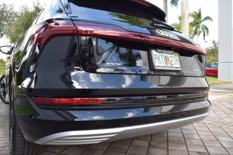 2022 Audi e-tron quattro Premium