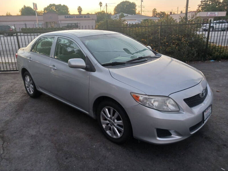 2009 Toyota Corolla LE photo 2