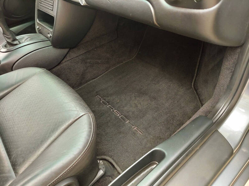 2004 Porsche 911 Carrera 4S