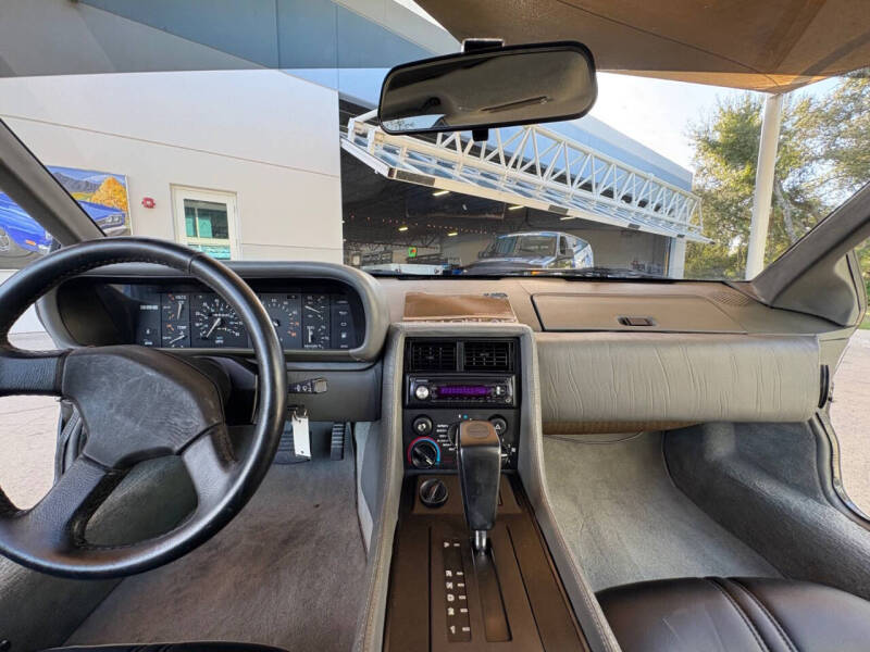 1981 DeLorean DMC-12