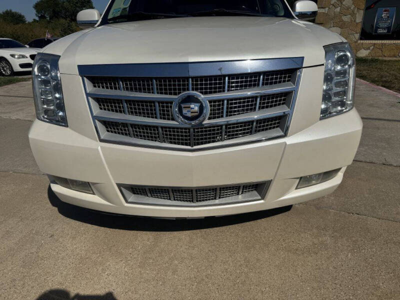 2011 Cadillac Escalade ESV Platinum Edition photo 8