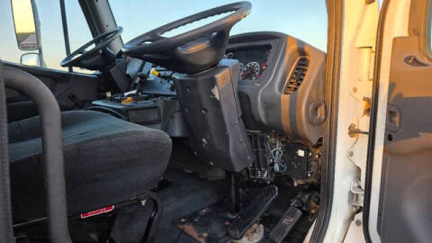 2011 Freightliner M2 106