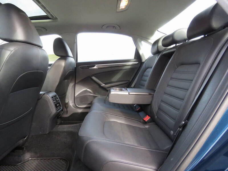 2018 Volkswagen Passat 2.0T SEL Premium