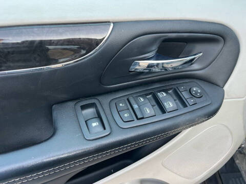 2016 Chrysler Town and Country Touring