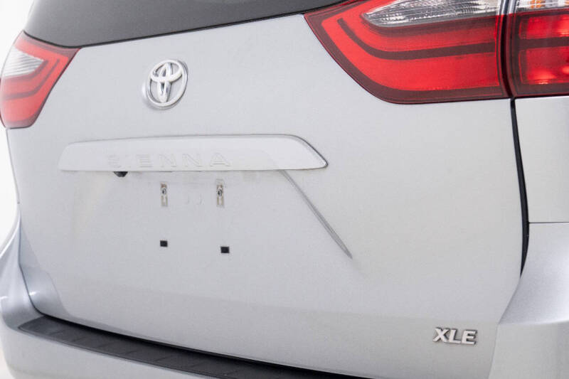 2020 Toyota Sienna XLE Premium 8-Passenger