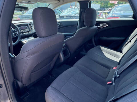 2015 Chrysler 200 LX