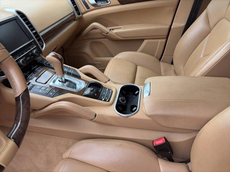 2014 Porsche Cayenne Platinum