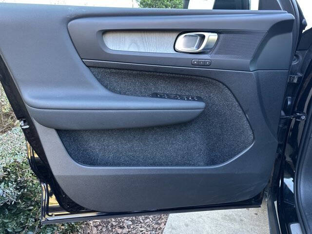 2025 Volvo XC40 B5 Core Bright Theme