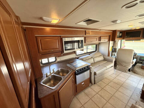 2010 Fleetwood RV Bounder 30’ Double Slide!!!
