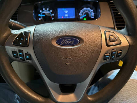 2014 Ford Taurus SE