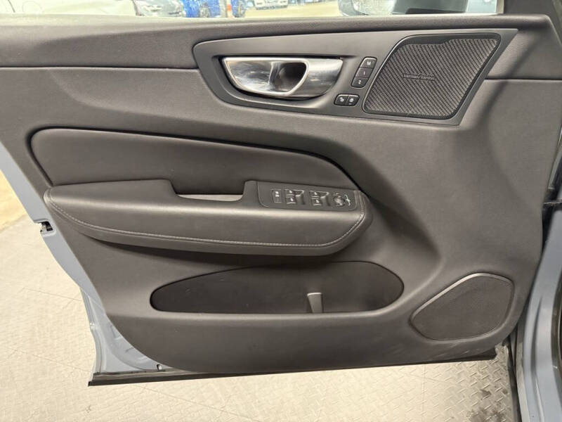 2023 Volvo XC60 Recharge T8 Plus Bright Theme