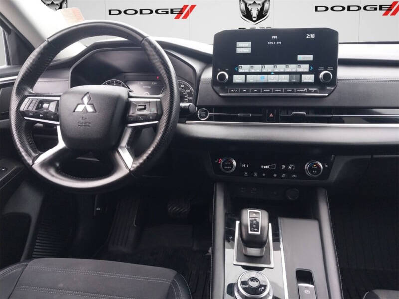 2024 Mitsubishi Outlander SE