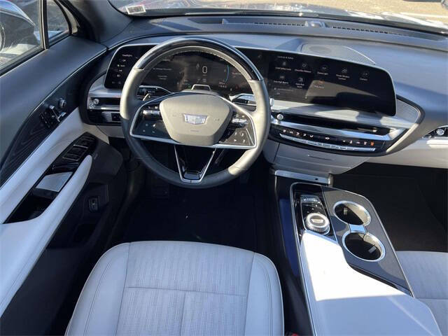 2024 Cadillac LYRIQ Luxury 2