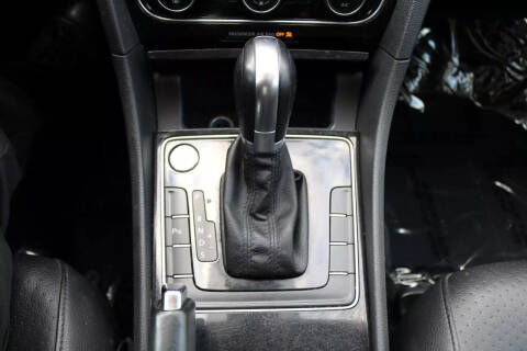 2019 Volkswagen Passat SE R-Line