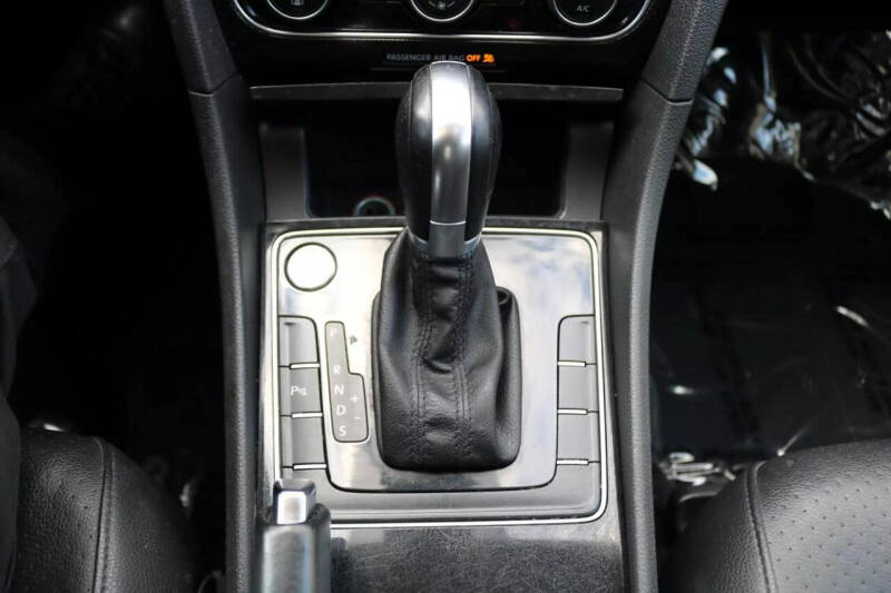 2019 Volkswagen Passat SE R-Line