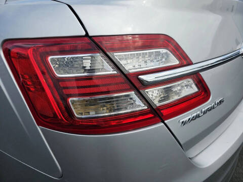 2017 Ford Taurus SEL