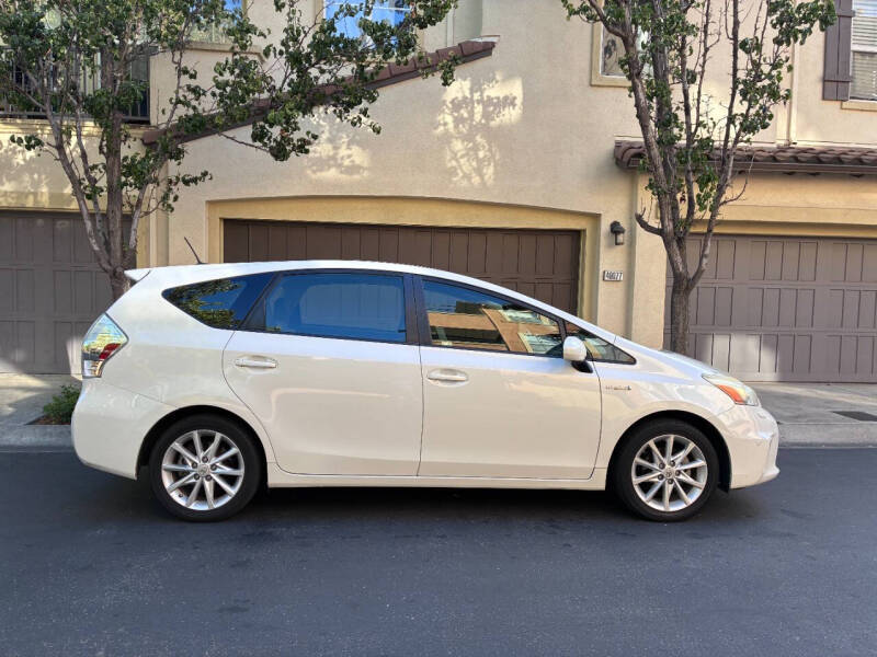 2012 Toyota Prius v Five