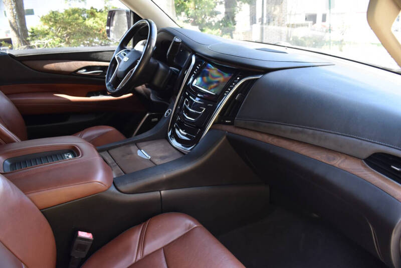 2019 Cadillac Escalade Luxury