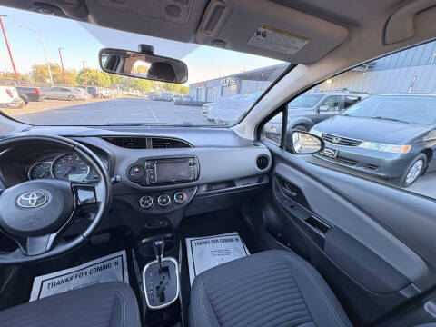 2015 Toyota Yaris 5-Door SE
