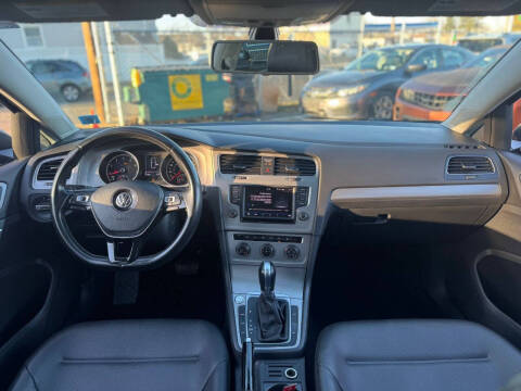 2017 Volkswagen Golf TSI Wolfsburg Edition