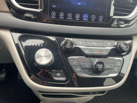 2017 Chrysler Pacifica Touring-L