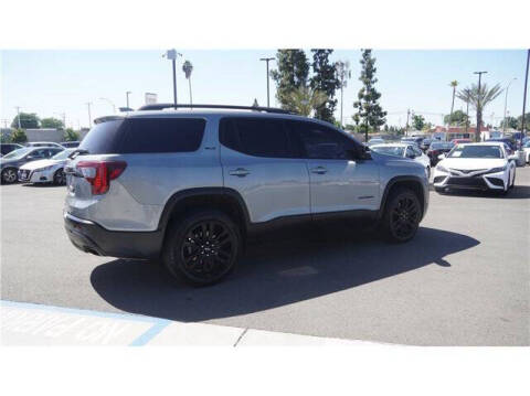 2023 GMC Acadia SLT