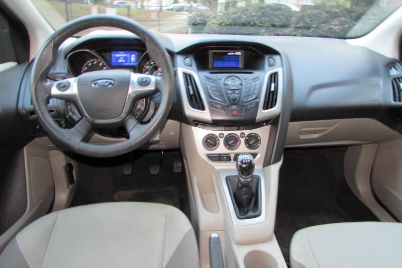 2013 Ford Focus SE photo 19