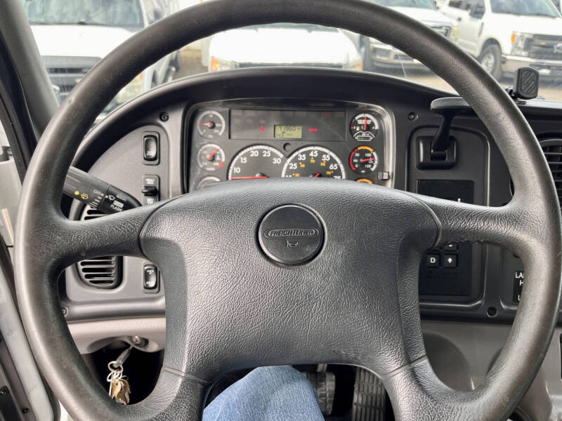 2013 Freightliner M2 106